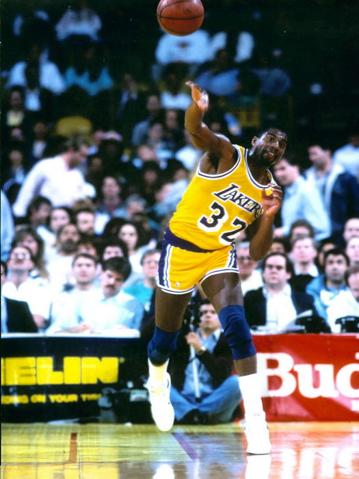 Magic Johnson Pass Los Angeles Retro Vintage Classic Basketball Sport Wall Art Print Poster
