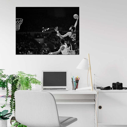 Kareem Abdul-Jabbar BW Sky Hook Shot Retro Vintage Basketball Sport Wall Art Print Poster