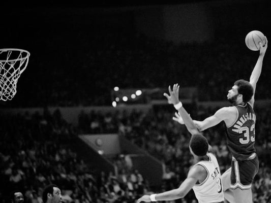 Kareem Abdul-Jabbar BW Sky Hook Shot Retro Vintage Basketball Sport Wall Art Print Poster