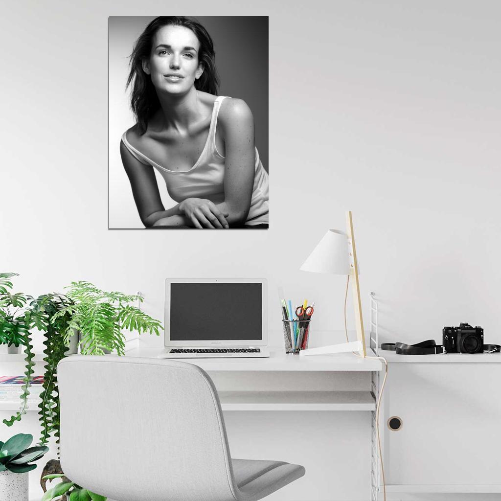 Elizabeth Henstridge Hot Beautiful Actress BW Wall Art Print Poster