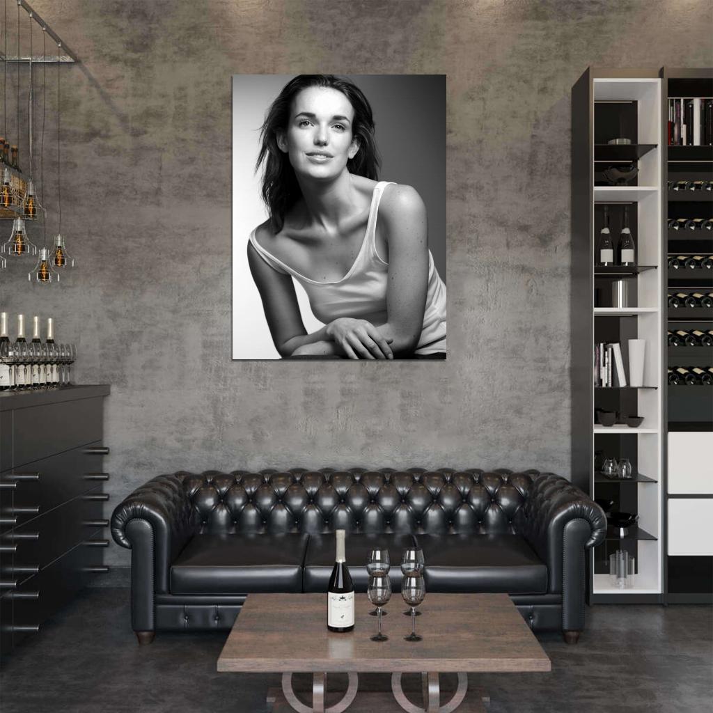 Elizabeth Henstridge Hot Beautiful Actress BW Wall Art Print Poster