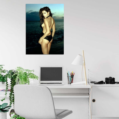 Kelly Brook Hot Model Sexy Actress Back Butt Wall Art Print Poster