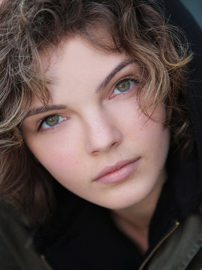 Gotham Selina Kyle Camren Bicondova Actress Tv Series Wall Art Print Poster
