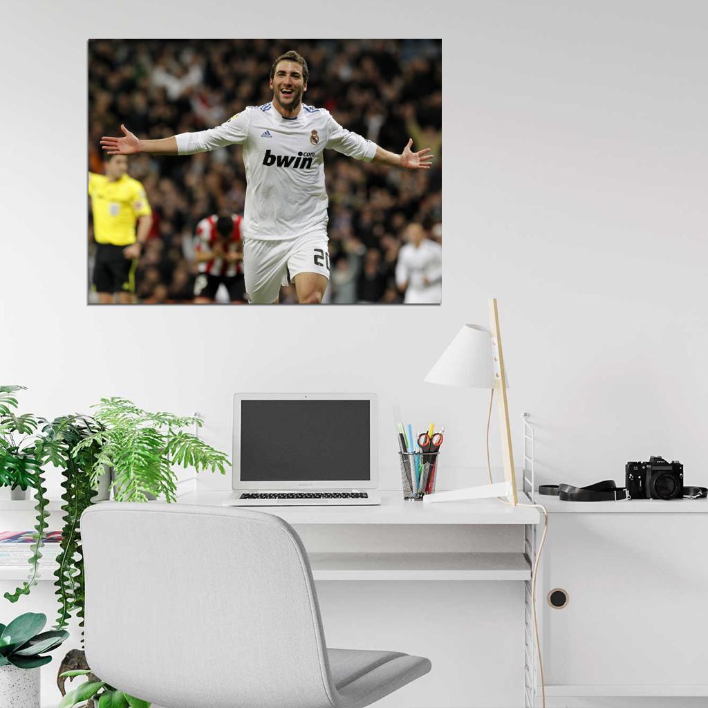 Gonzalo Higuain Madrid C.F. Soccer Football Sport Wall Art Print Poster