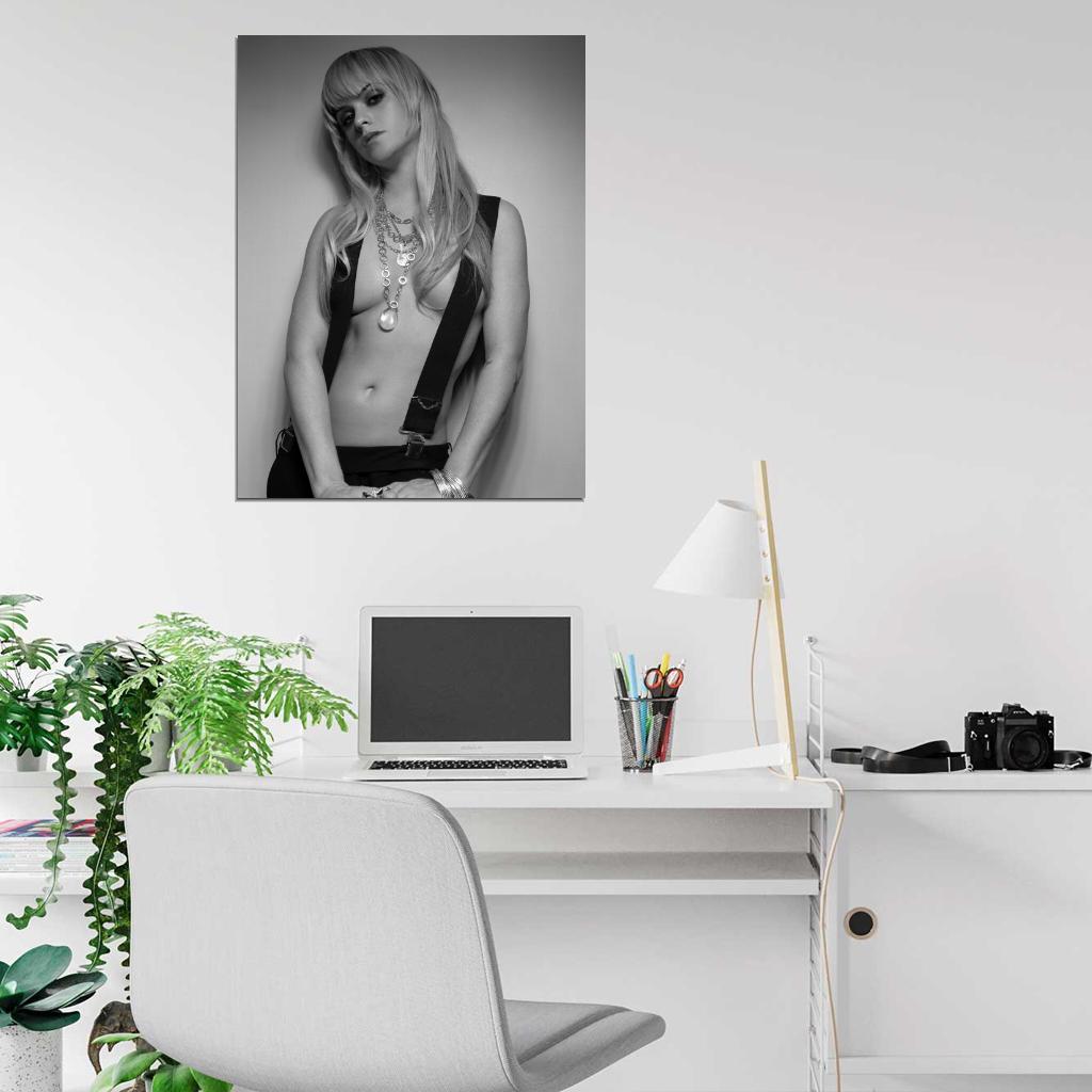 Taryn Manning Hot Actress Sexy Topless Singer BW Wall Art Print Poster