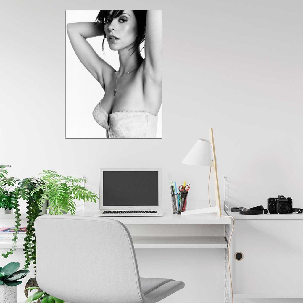 Jennifer Love Hewitt Hot Actress Sexy Body BW Wall Art Print Poster