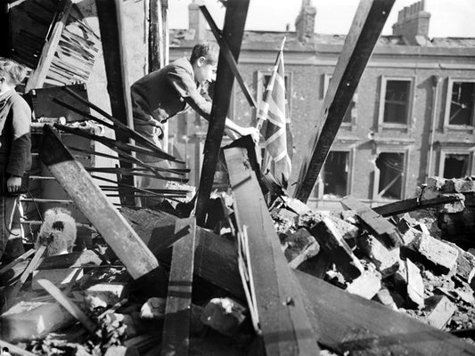 Boy Debris UK Flag London WWII War WW2 Old BW Wall Decor Room Print Retro Vintage Poster