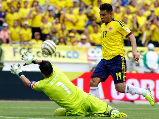 Teofilo Gutierrez Goal Colombia Chile Soccer Football Wall Art Print Poster
