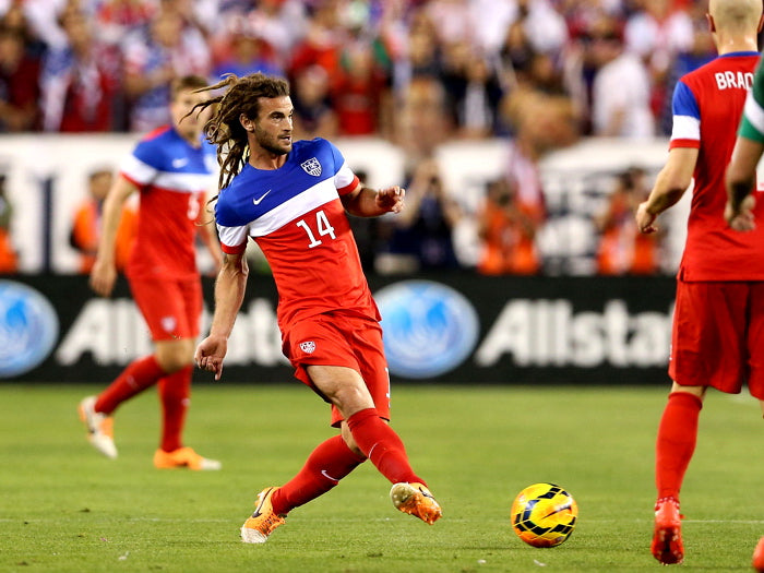 Kyle Beckerman Pass USA Soccer Football Wall Art Print Poster