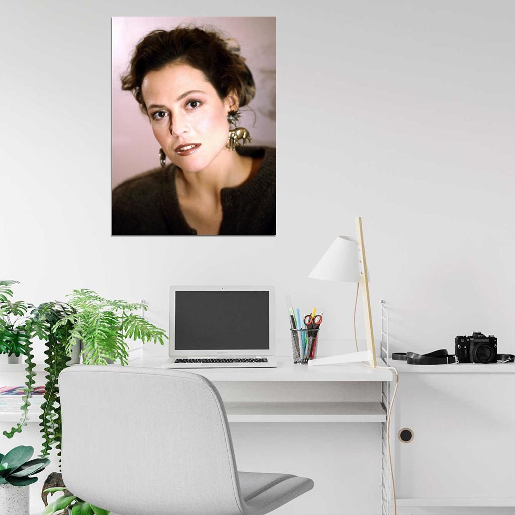Sigourney Weaver Portrait Young Beautiful Rare Wall Art Print Poster