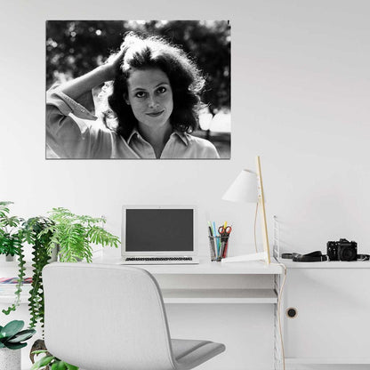 Sigourney Weaver Amazing Portrait Young Beautiful Rare Wall Art Print Poster