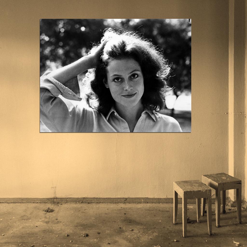 Sigourney Weaver Amazing Portrait Young Beautiful Rare Wall Art Print Poster