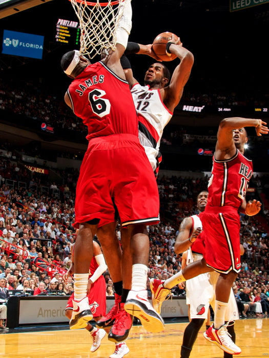 LaMarcus Aldridge vs LeBron James Basketball Wall Art Print Poster