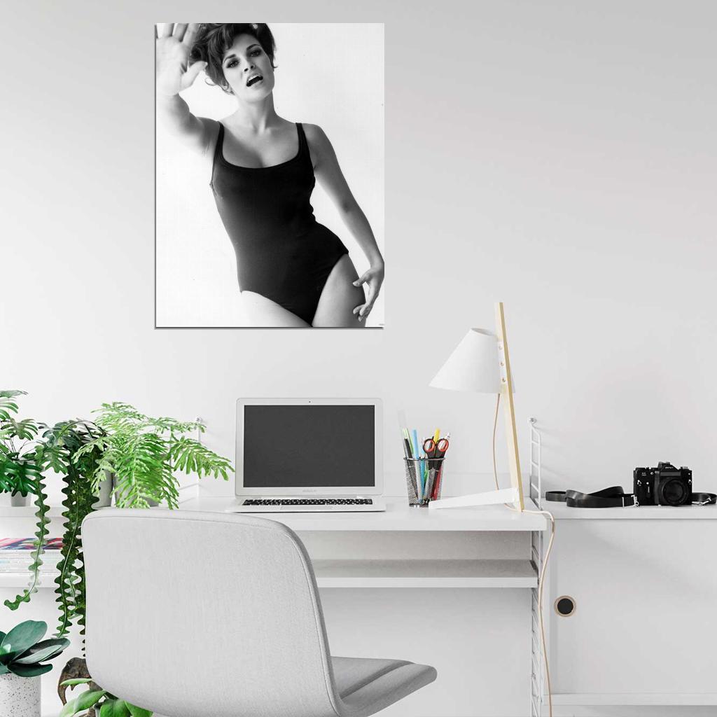Raquel Welch Hot Old Retro Vintage BW Wall Art Print Poster