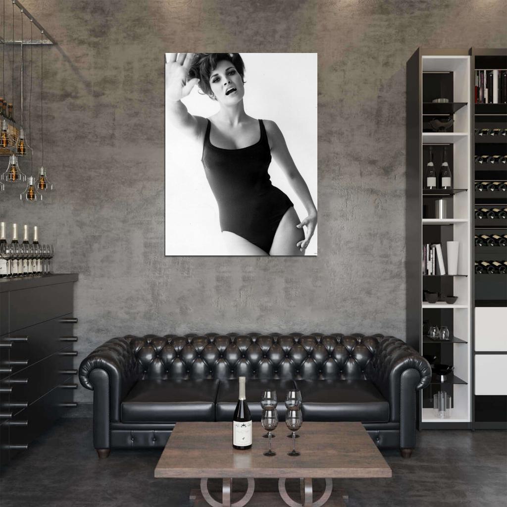 Raquel Welch Hot Old Retro Vintage BW Wall Art Print Poster
